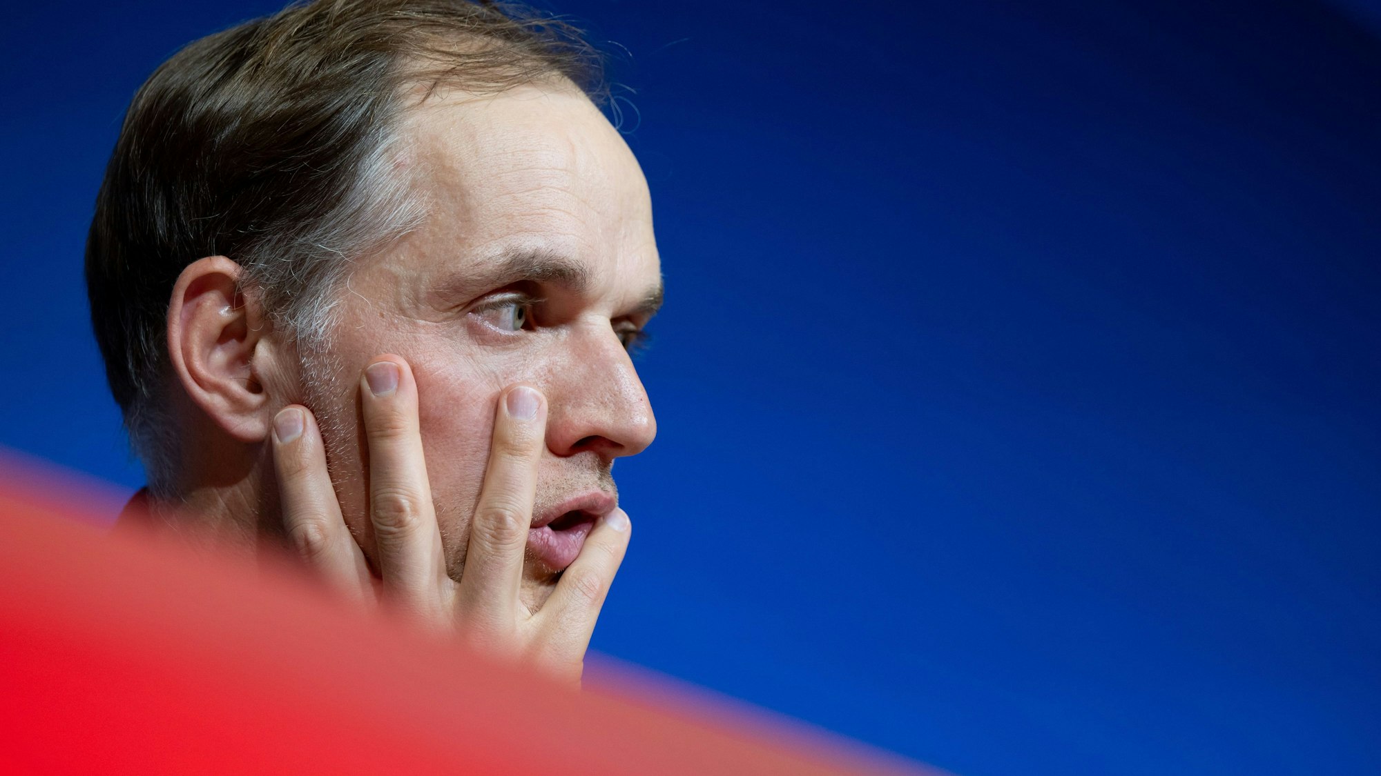 Trainer Thomas Tuchel vom FC Bayern auf einer Pressekonferenz.