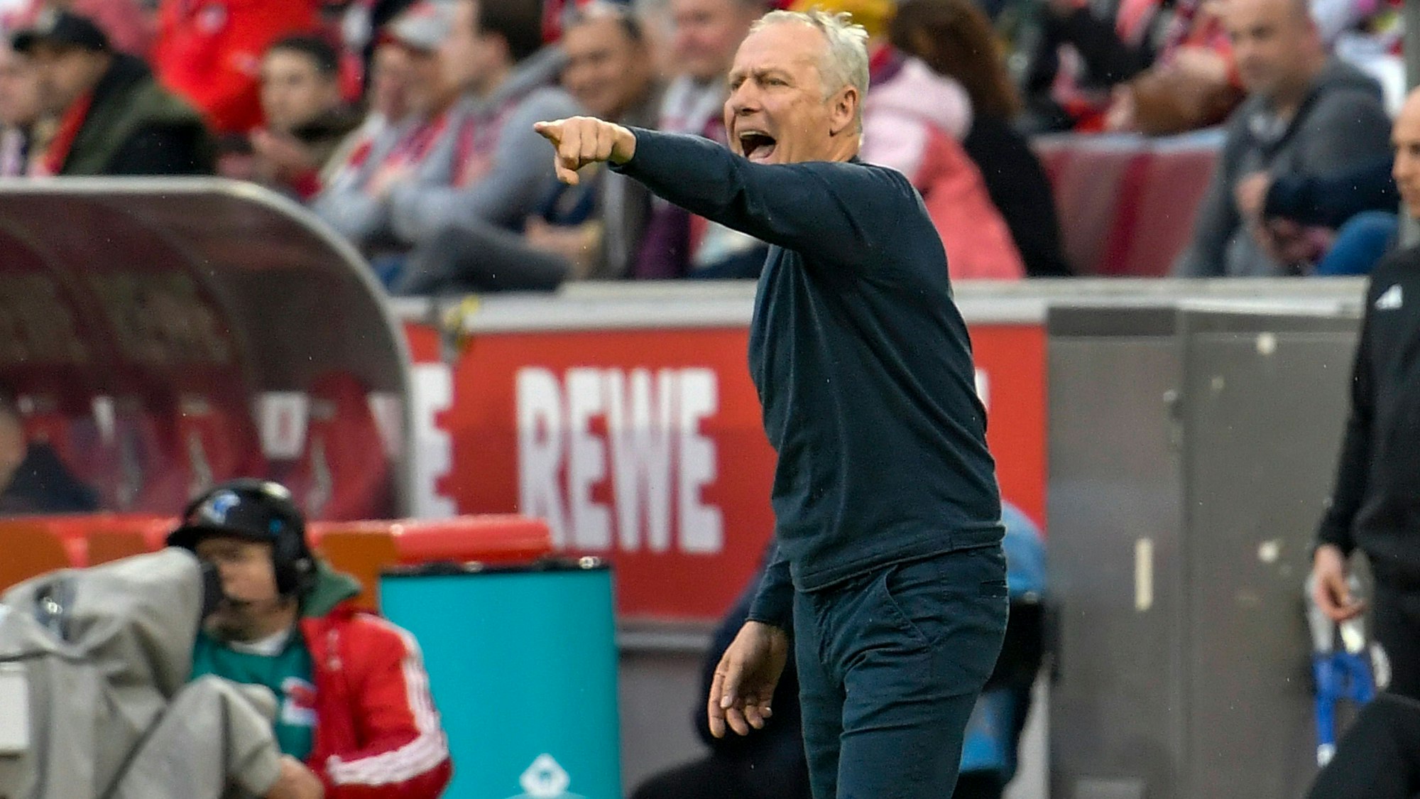 Christian Streich Coach, SC Freiburg am Samstag beim Spiel des SC Freiburg in Köln.