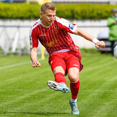 Dominik Ernst Fortuna Köln, 2 am Ball, Spielszene, Freisteller, Ganzkörper, Einzelbild, Aktion, Action, 20.04.2024, Düren Deutschland, Fussball, Regionalliga West, 1. FC Düren - SC Fortuna Köln *** Dominik Ernst Fortuna Köln, 2 on the ball, game scene, cropped, full body, single image, action, action, 20 04 2024, Düren Germany , Football, Regionalliga West, 1 FC Düren SC Fortuna Köln xmhx