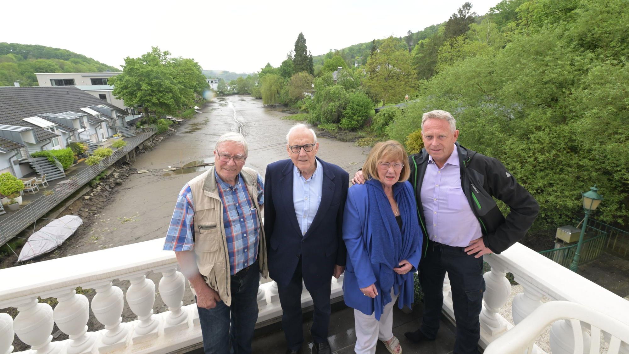 Bernd Reusch, Heinrich und Beatrice Kurschildgen und Nikolaus Sturm wollen alle Anlieger und Eigentümer künftig in die Pflege des Idylls in Hoffnungsthal einbinden.