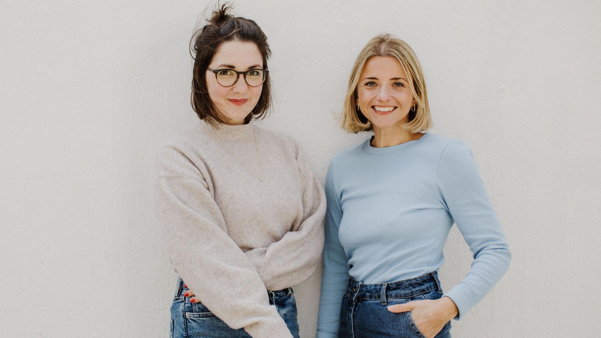 Julia Felicitas Allmann und Laura Letschert, Autorinnen des neuen Buches „Bye“.