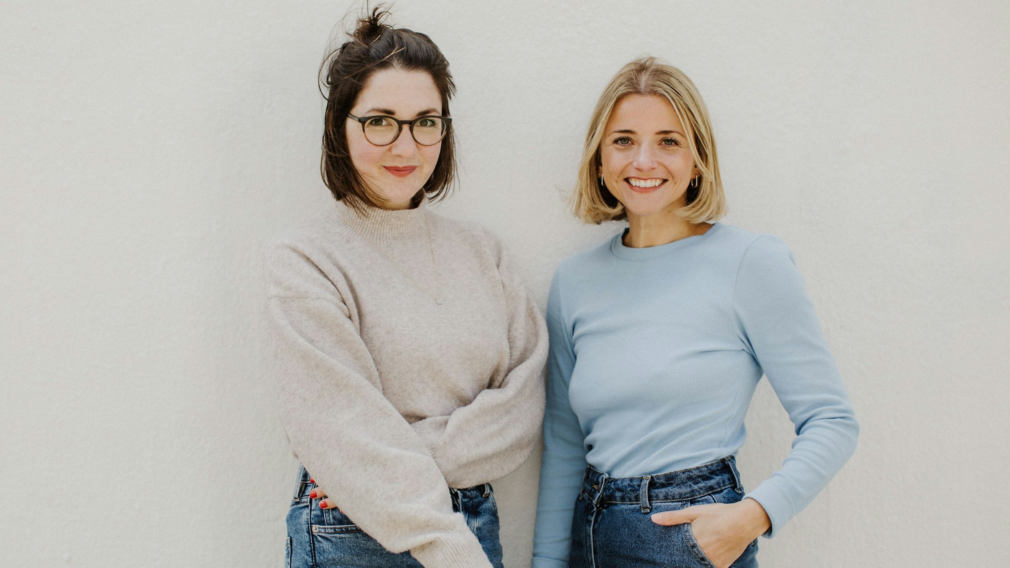 Julia Felicitas Allmann und Laura Letschert, Autorinnen des neuen Buches „Bye“.