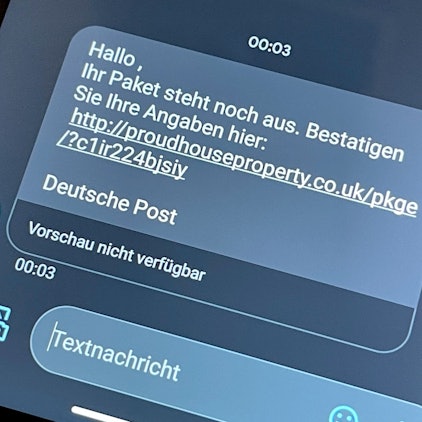 Spam-SMS mit Link über ein angebliches Paket der Deutschen Post.