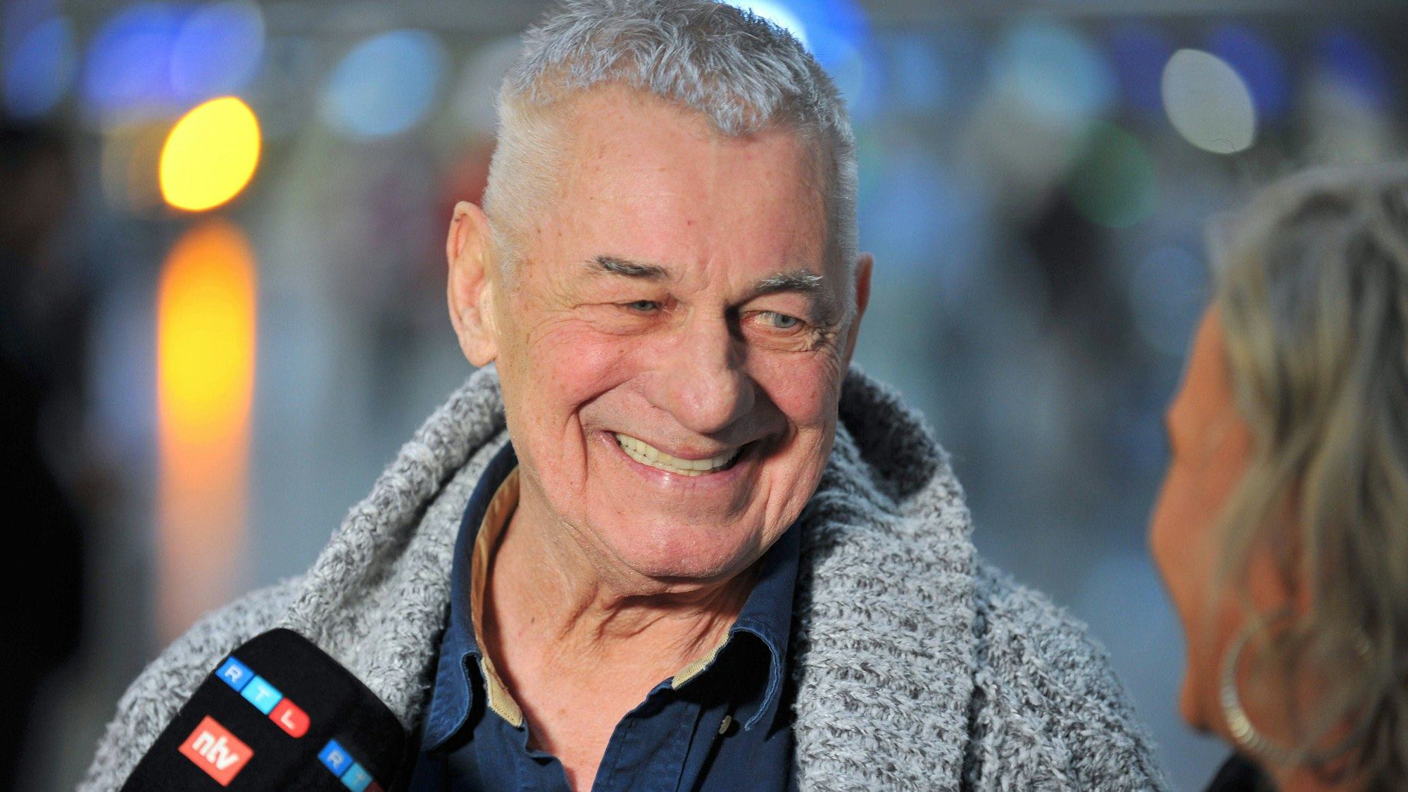 Heinz Hoenig anläßlich der Abreise der Kandidaten der RTL - Sendung Ich bin ein Star - holt mich hier raus zum Dschungel-Camp 2024.