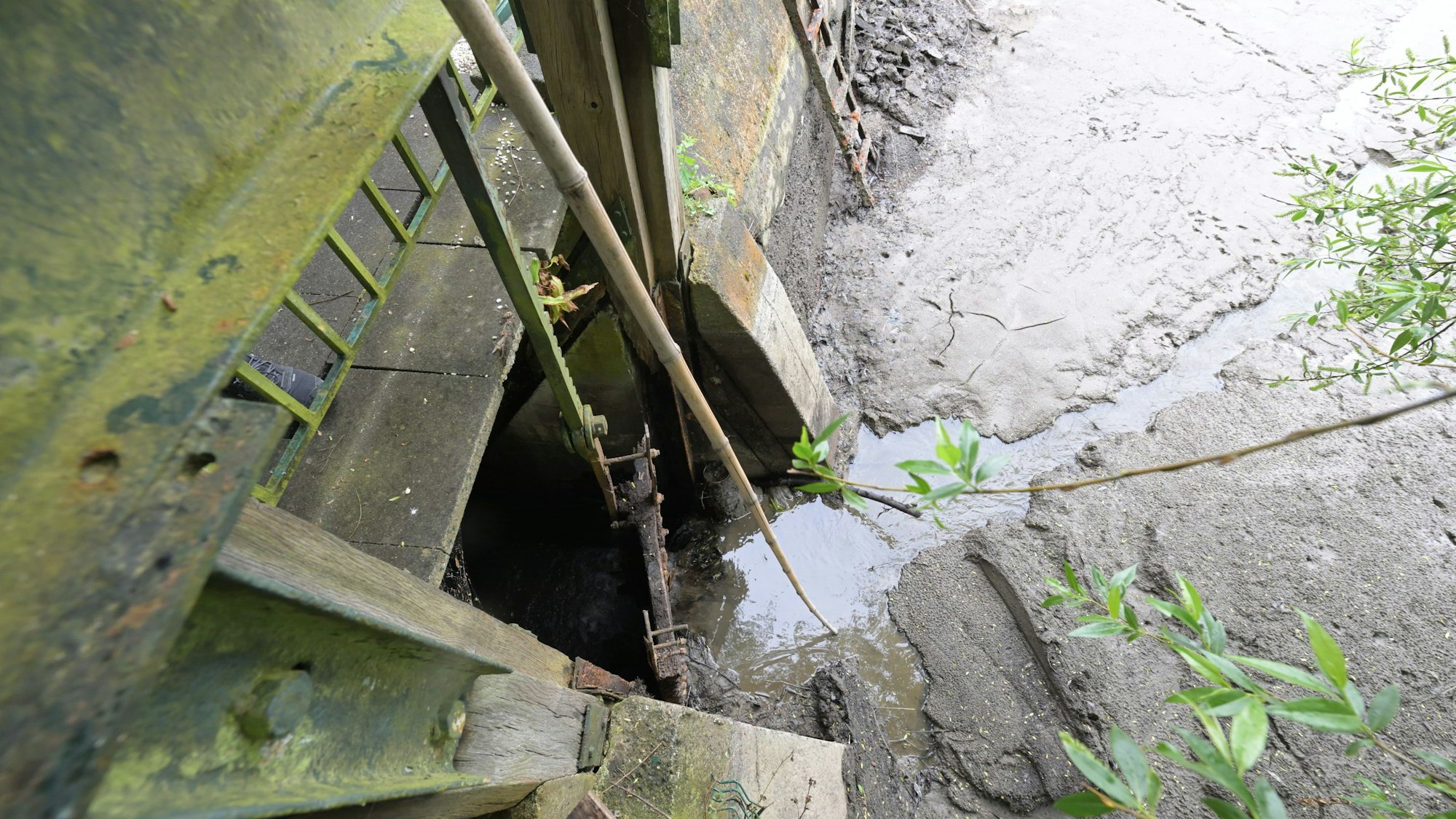 Ein gebrochenes Schott war schuld.