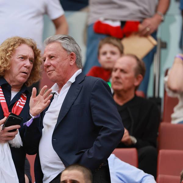 Tony Woodcock (links) und Dieter Prestin beim Heimspiel des 1. FC Köln gegen den VfL Bochum am 6. April.
