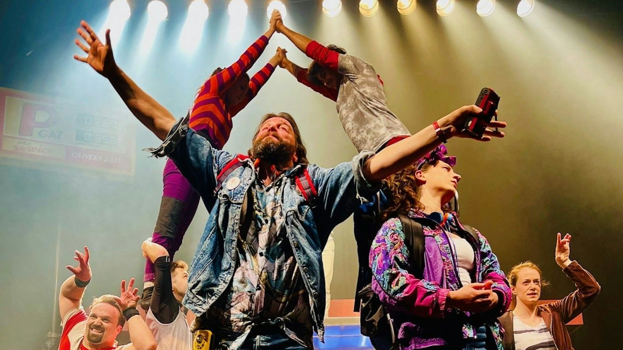 Künstler auf er Bühne im GOP Bonn.