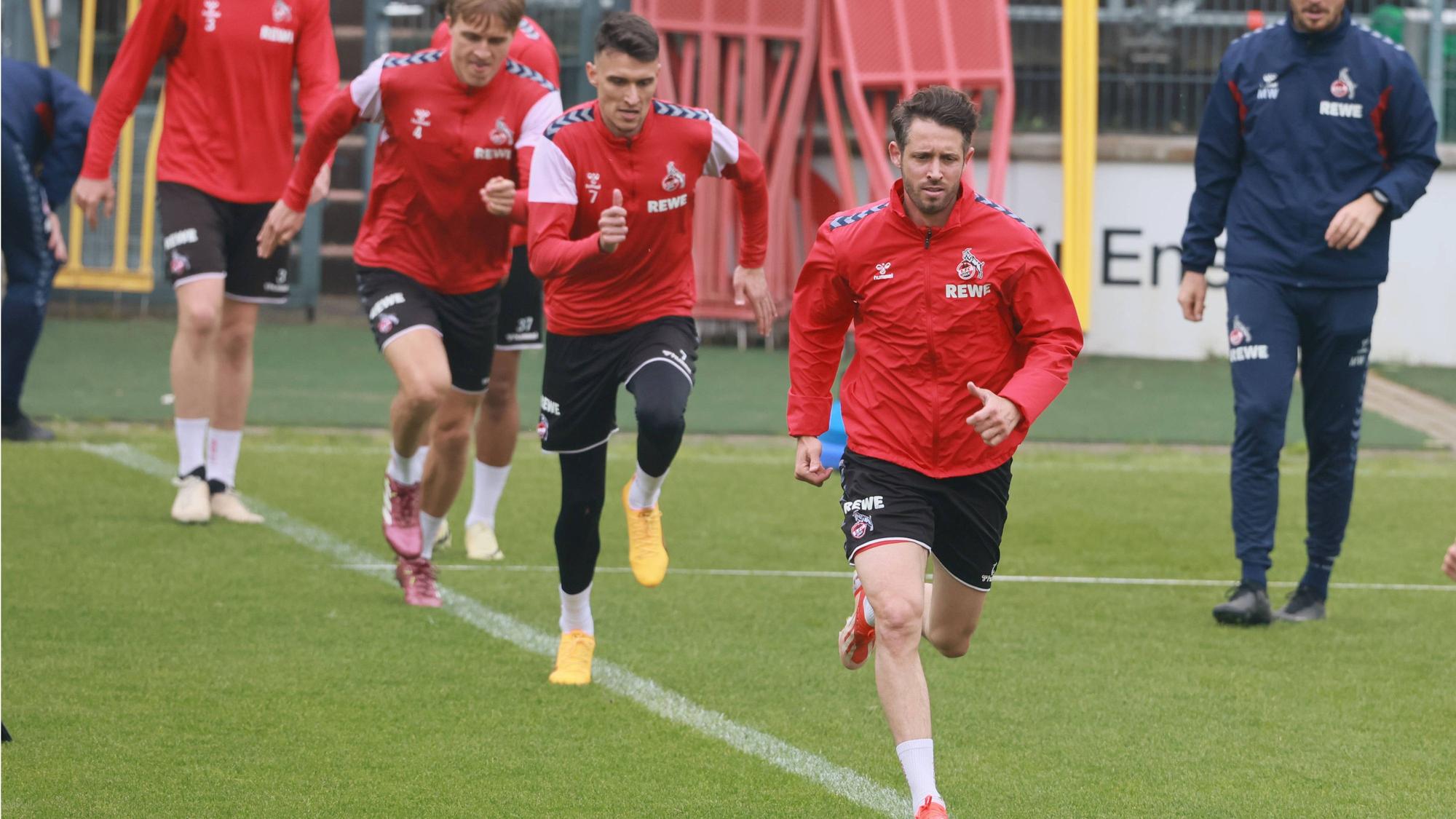 Aufgalopp nach der Zwangspause: Die zuletzt fehlenden FC-Profis Mark Uth (vorne) und Dejan Ljubicic (dahinter).