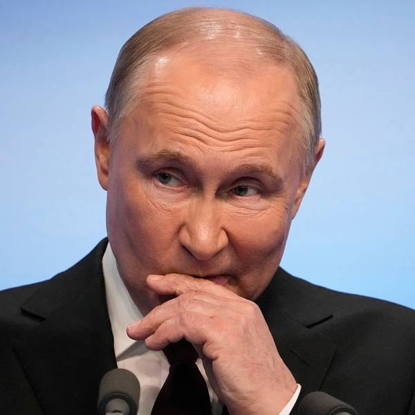 ARCHIV - 18.03.2024, Russland, Moskau: Der russische Präsident Wladimir Putin spricht während eines Besuchs in seiner Wahlkampfzentrale nach den Präsidentschaftswahlen in Moskau am 18. März 2024. Putin beginnt seine fünfte Amtszeit als russischer Präsident am Dienstag mit einer opulenten Amtseinführung im Kreml, nachdem er seine politische Opposition vernichtet, einen verheerenden Krieg in der Ukraine begonnen und seine Macht konsolidiert hat. Foto: Uncredited/AP/dpa/dpa +++ dpa-Bildfunk +++