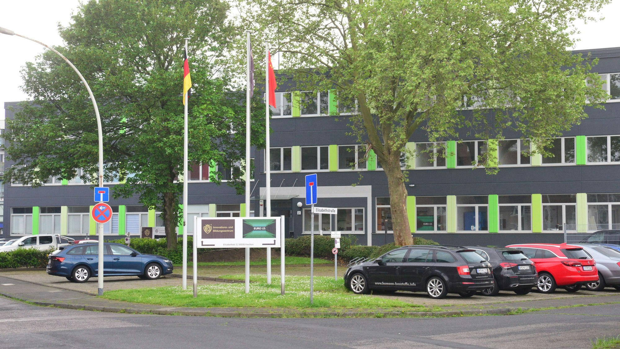 Das Bild zeigt ein Firmengebäude in Frechen.