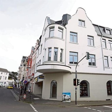 Ein mehrstöckiges Gebäude in Bad Honnef.