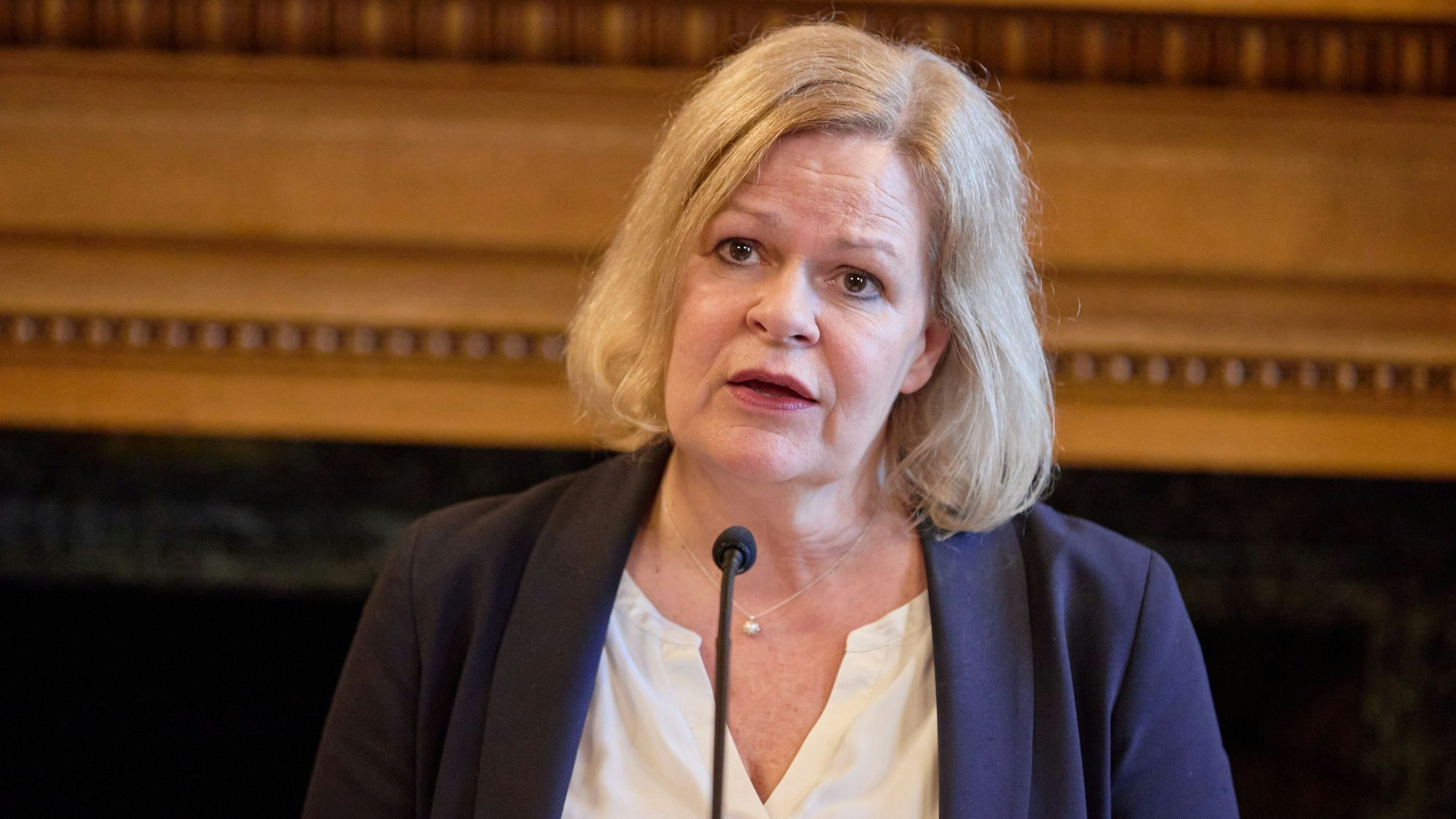 Nancy Faeser (SPD), Bundesinnenministerin, gibt nach einer Sonder-IMK und weiteren Entwicklungen nach Angriffen auf den sächsischen SPD-Europaabgeordneten Matthias Ecke und Wahlkämpfern anderer Parteien eine Pressekonferenz.