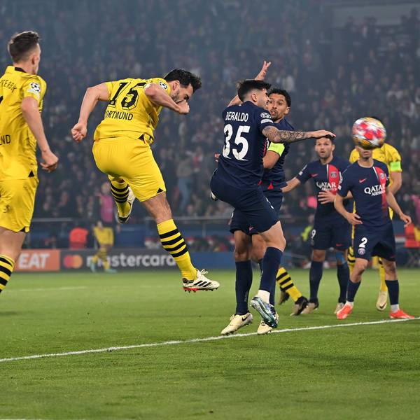 Mats Hummels trifft im Halbfinal-Rückspiel in Paris zum Siegtreffer für den BVB.
