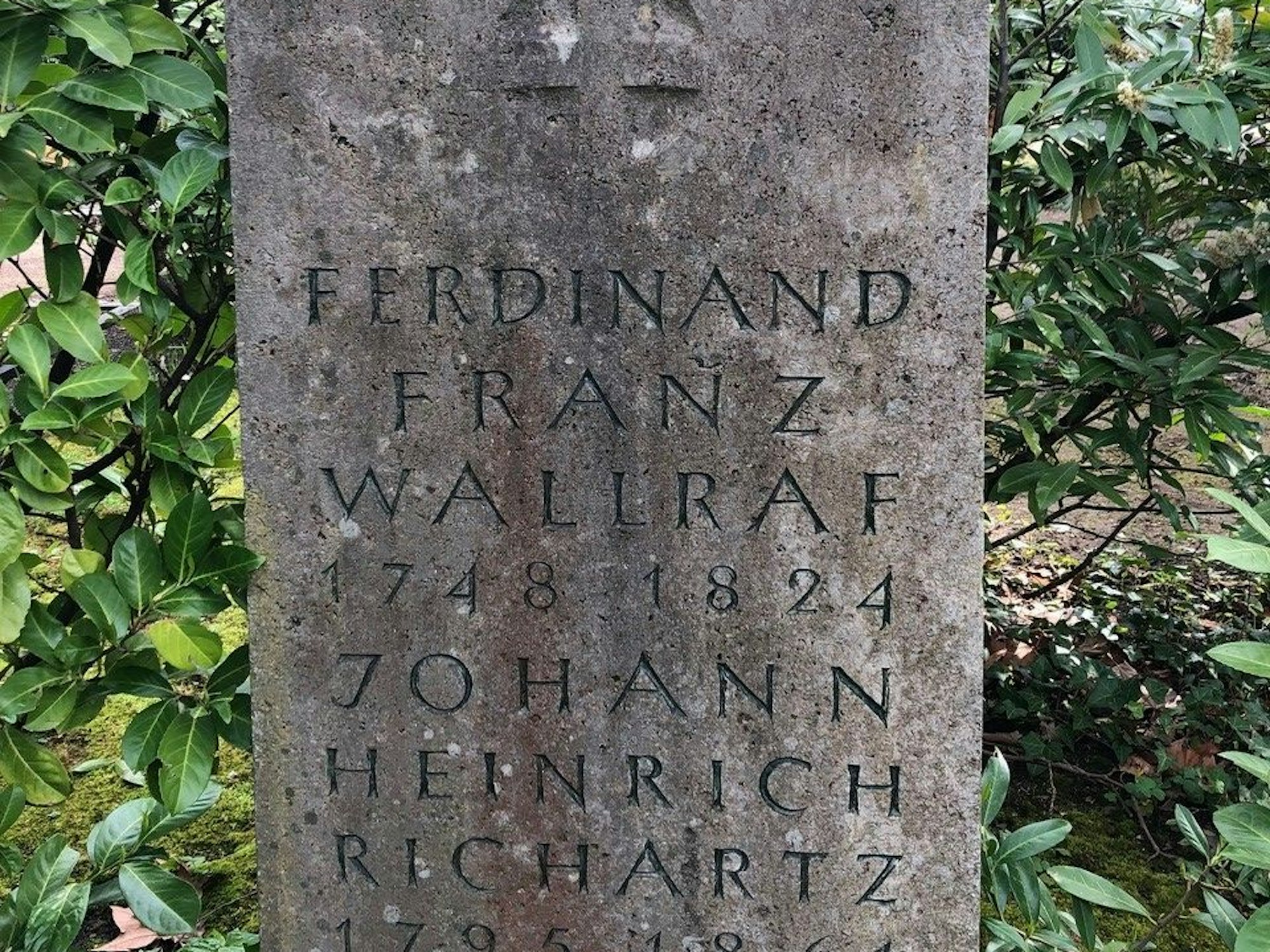 Der schlichte Grabstein