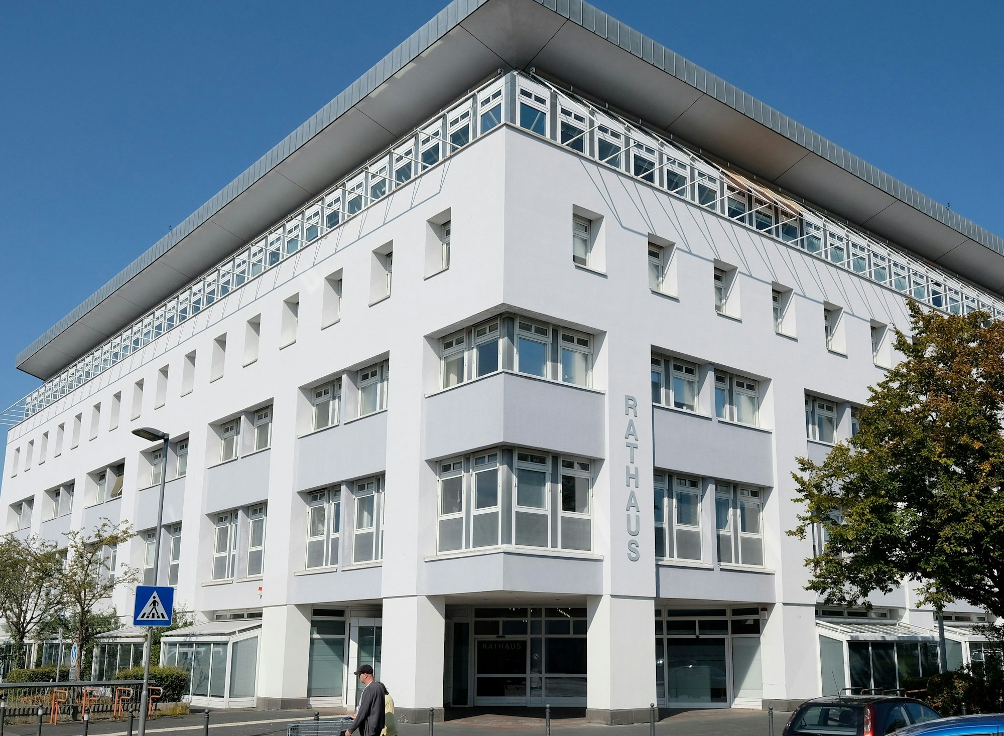 Die Stadtverwaltung schlägt den Fraktionen vor, das Liblarer Rathaus mittels eines Anbaus zu vergrößern.