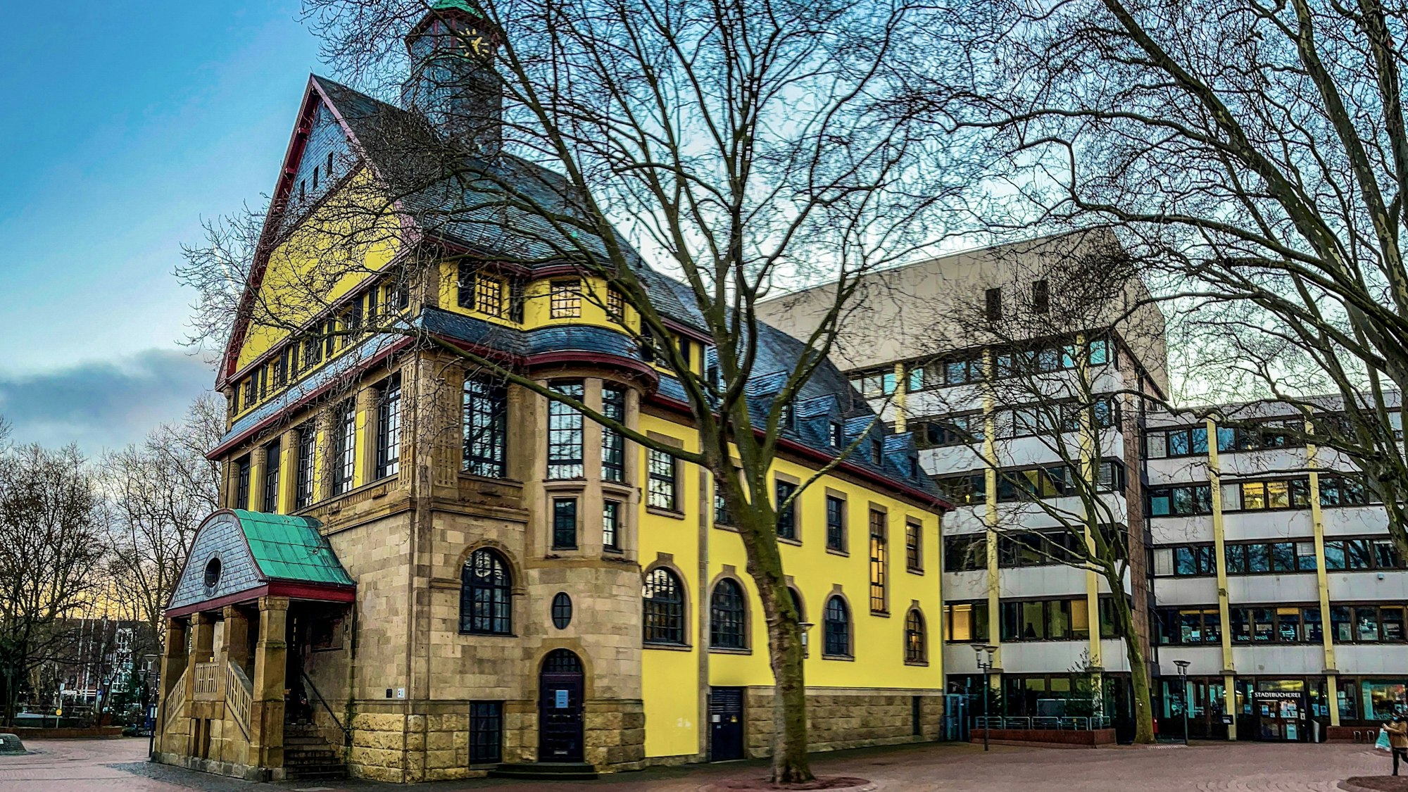 Auf dem Bild ist das Rathaus zu sehen.