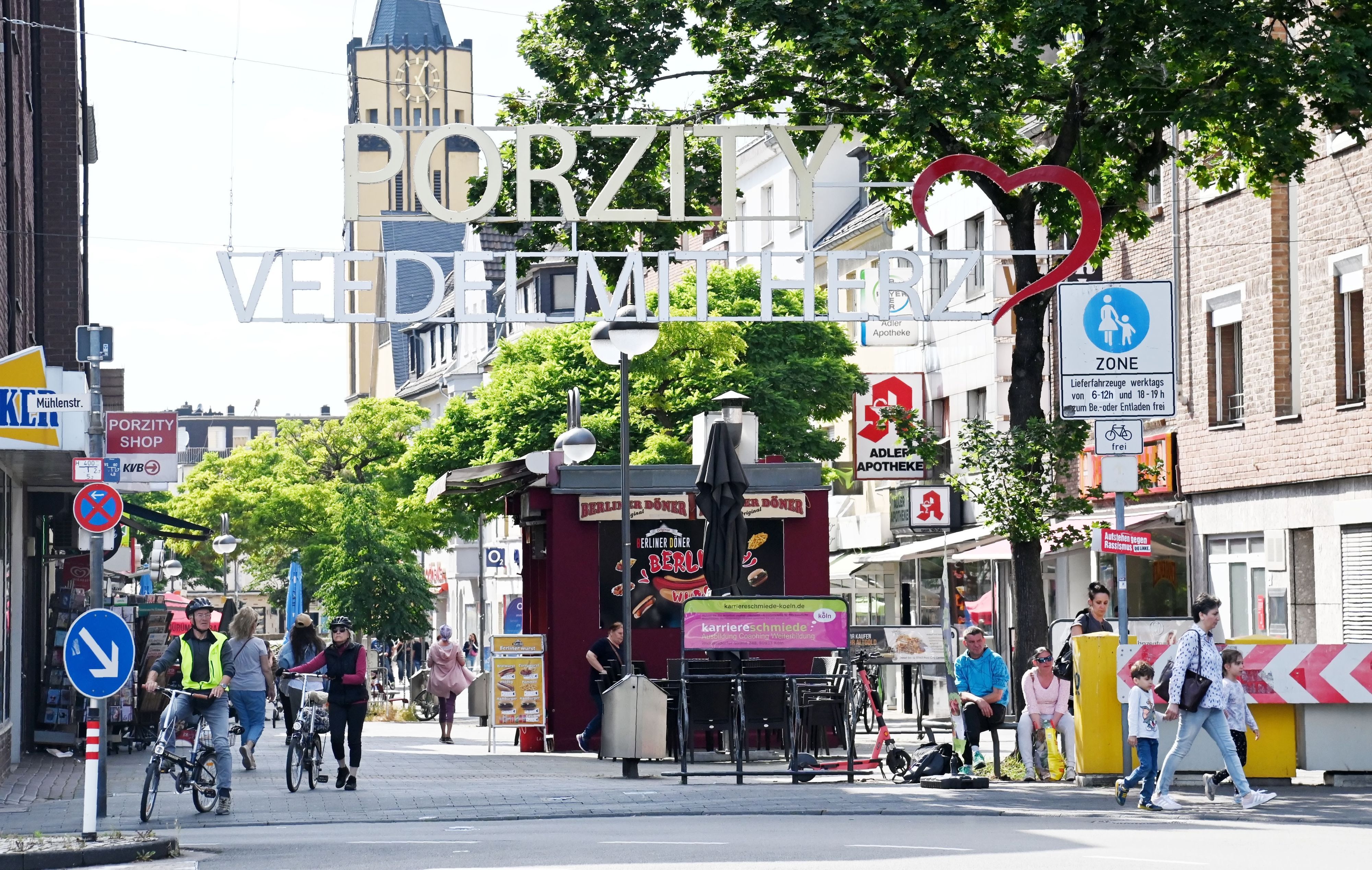 20.06.2022 Köln.
Fußgängerzone in Porz (Porzity, Bahnhofstraße).
