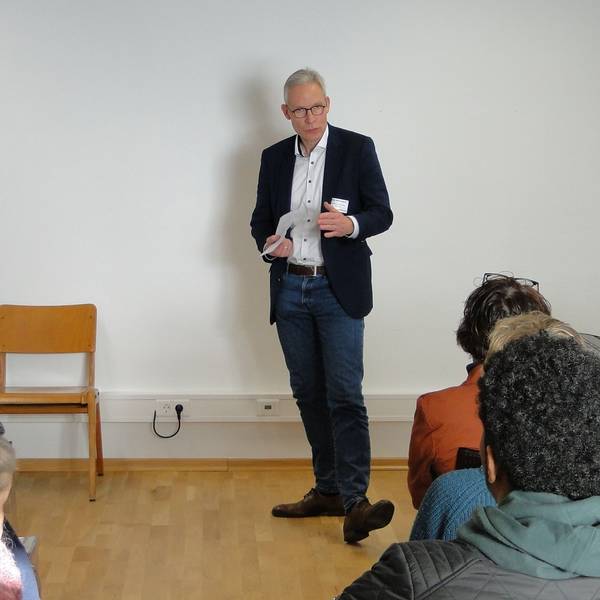Der Vorstand der AOK Rheinland/Hamburg Michael Mohrmann, hier bei einer Veranstaltung in der Kümmerei 2023, hat sich in einem Statement für den Erhalt stark gemacht.