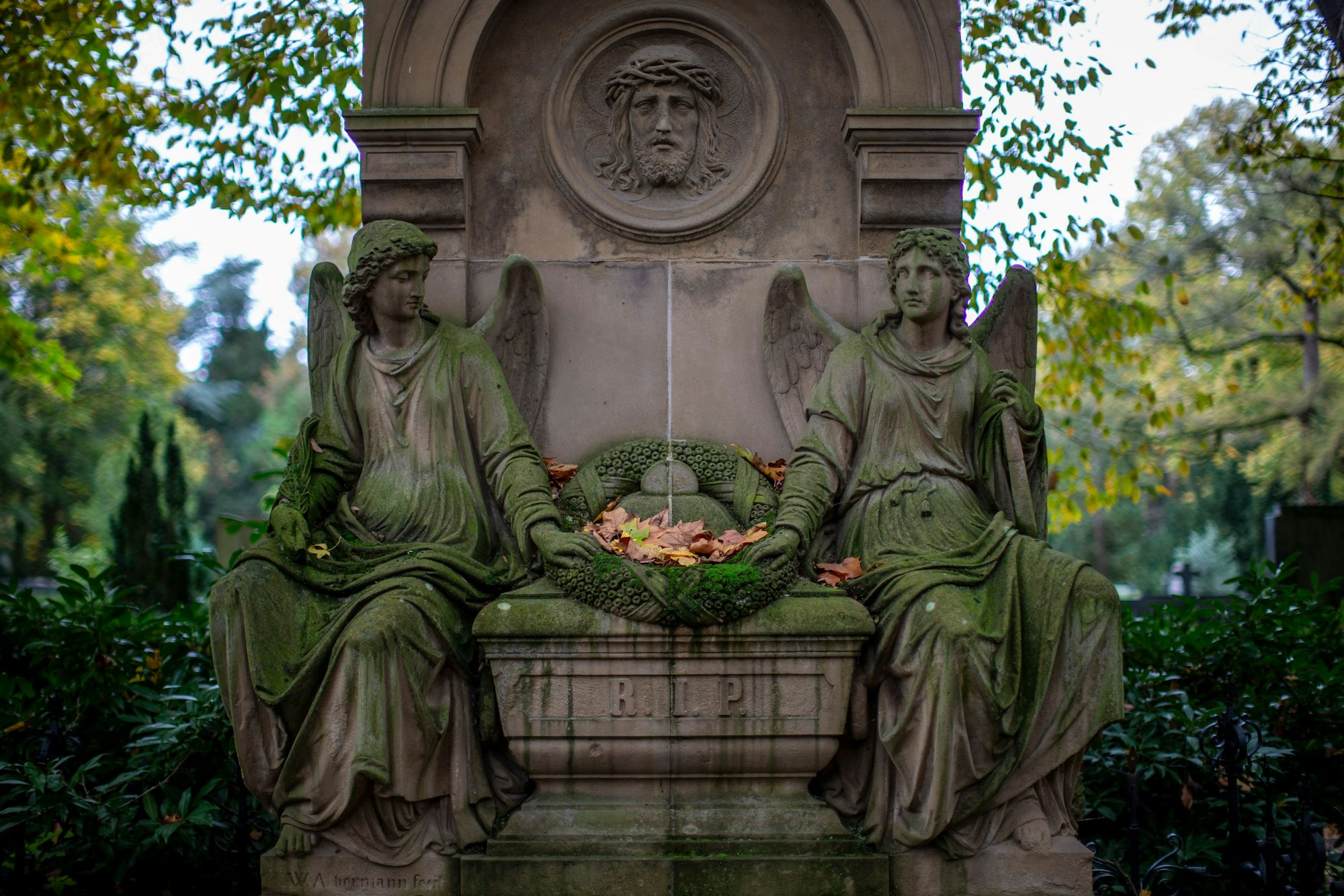Eines der Grabmäler auf Kölns berühmtem Friedhof