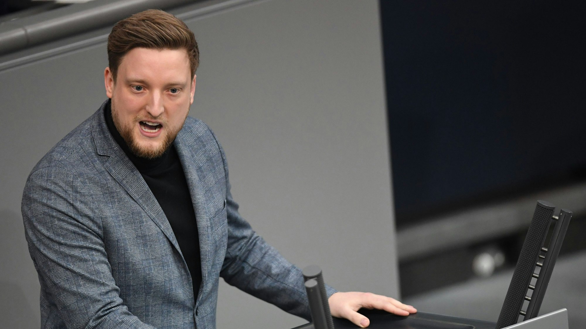 Berlin: Jens Teutrine (FDP), spricht in der Debatte des Bundestags zu der Einführung einer Bezahlkarte für Asylsuchende. (Archivbild)