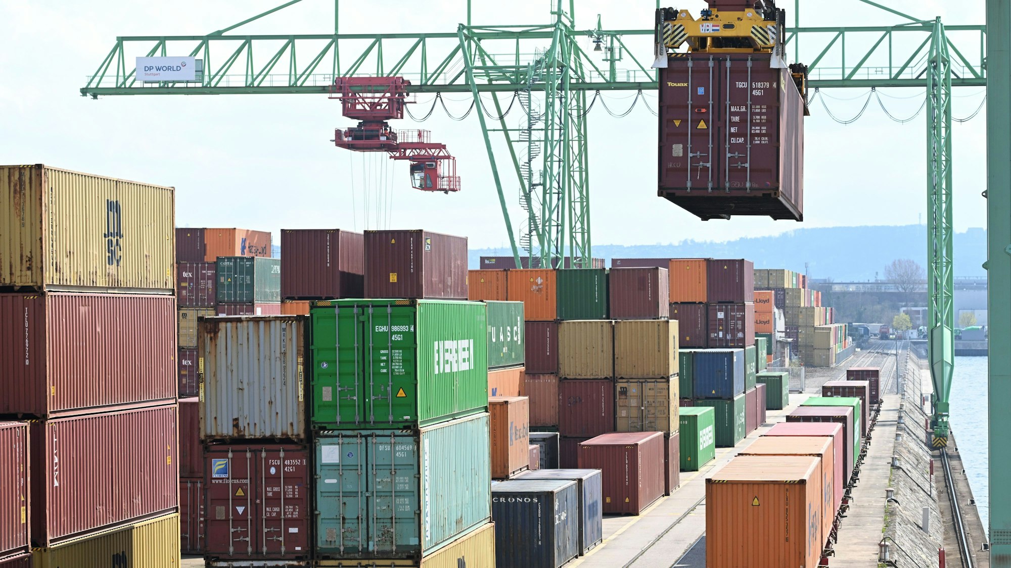 Container werden verladen