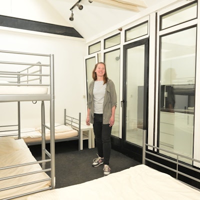 In den ehemaligen Monteurzimmern sind die Betten bezogen, Küchen und Bäder betriebsbereit.