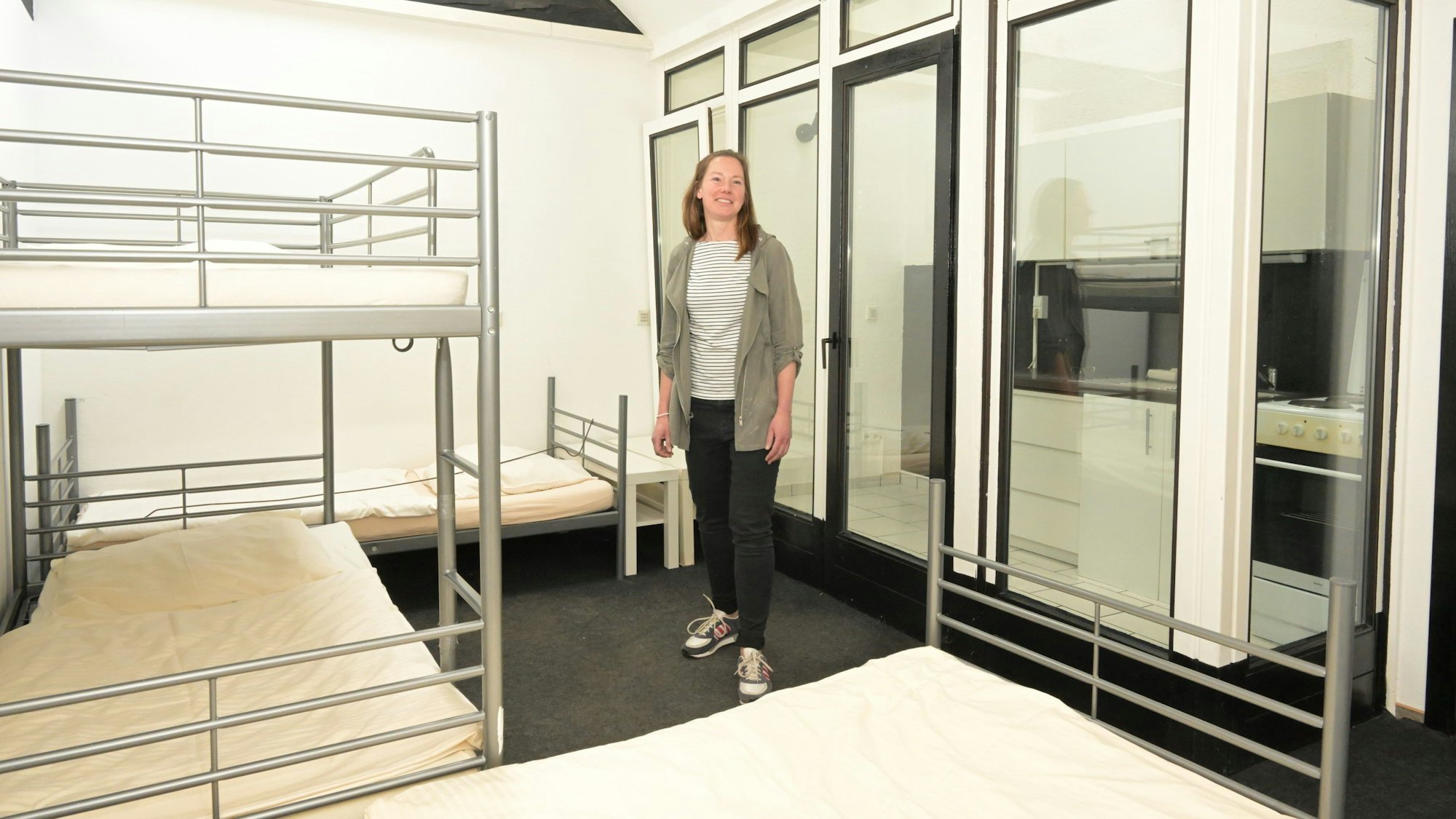 In den ehemaligen Monteurzimmern sind die Betten bezogen, Küchen und Bäder betriebsbereit.