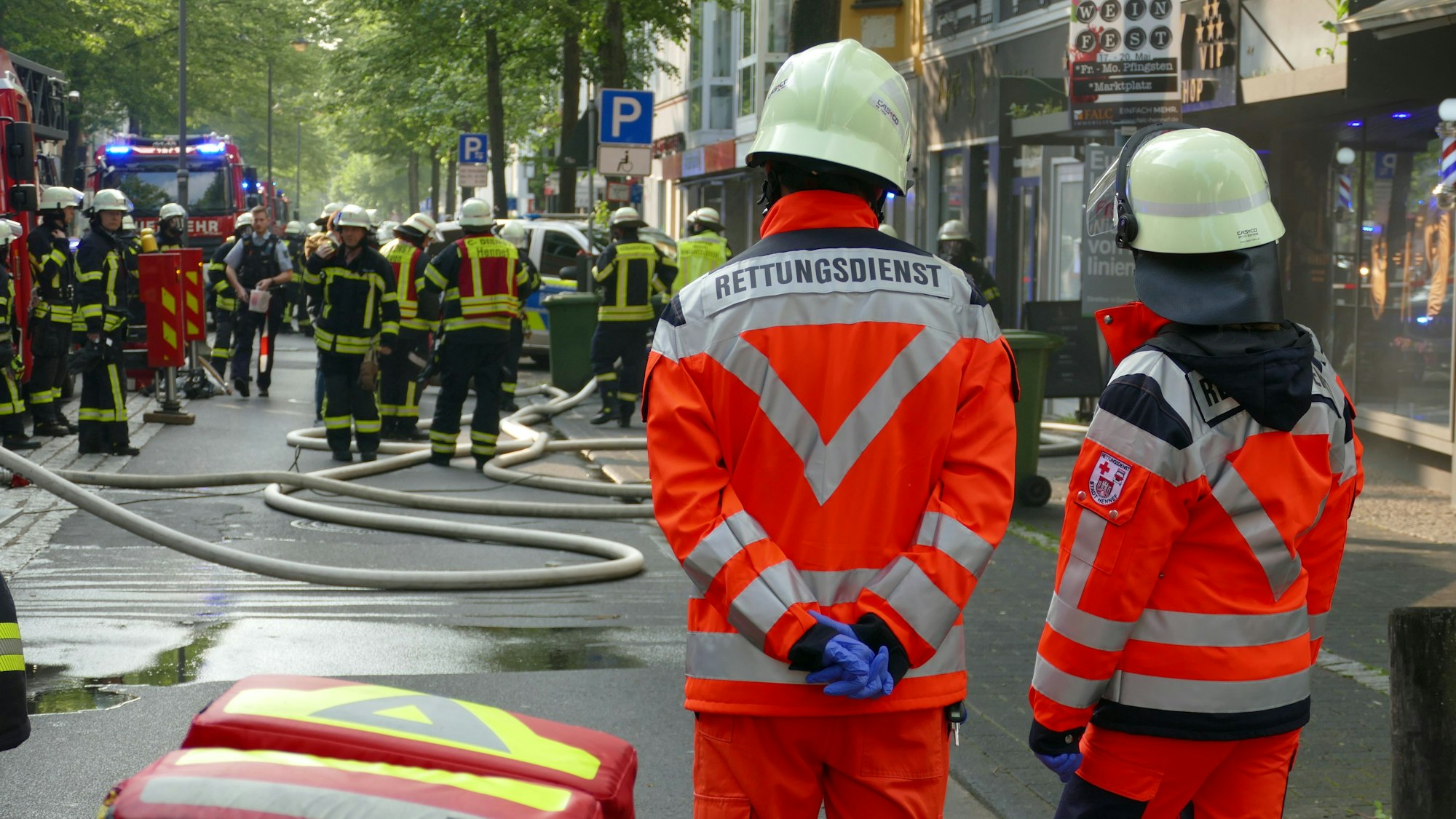 Die Hennefer Feuerwehr ist an der Frankfurter Straße im Großeinsatz.
