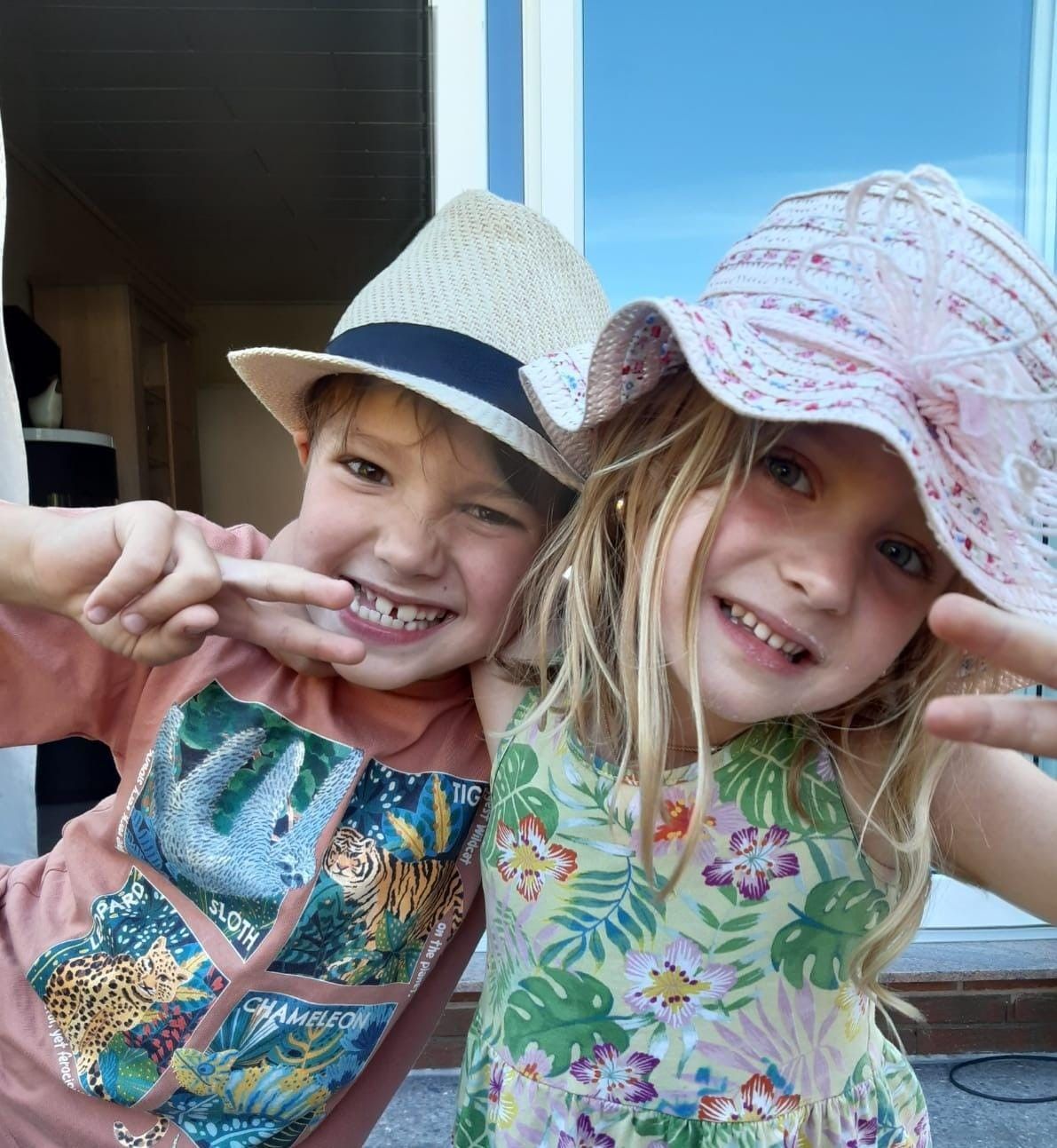 Das Bild zeigt Salvo und seine Schwester Stelle aus Alt-Hürth