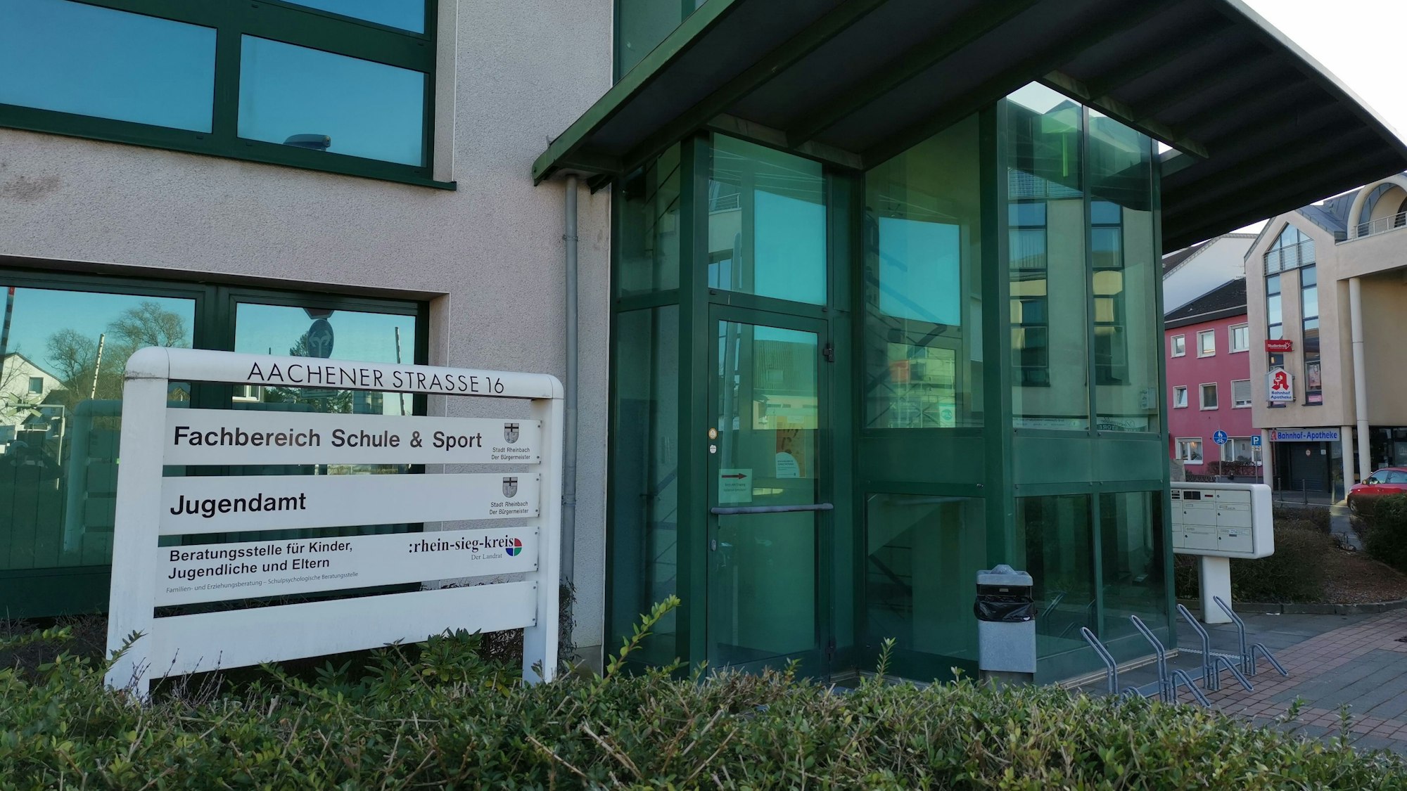 Das Jugendamt von Rheinbach befindet sich mit der Schul- und Sportverwaltung an der Aachener Straße 16.
