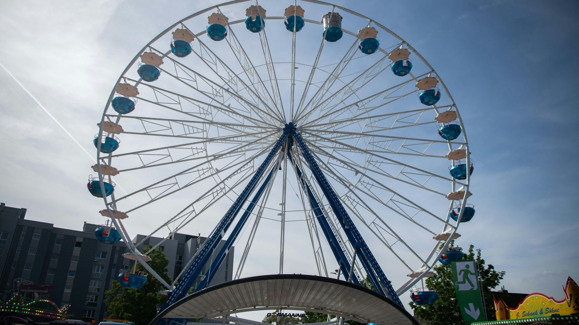 Das Bild zeigt das Riesenrad in Euskirchen. Es steht auf dem Charleviller Platz.