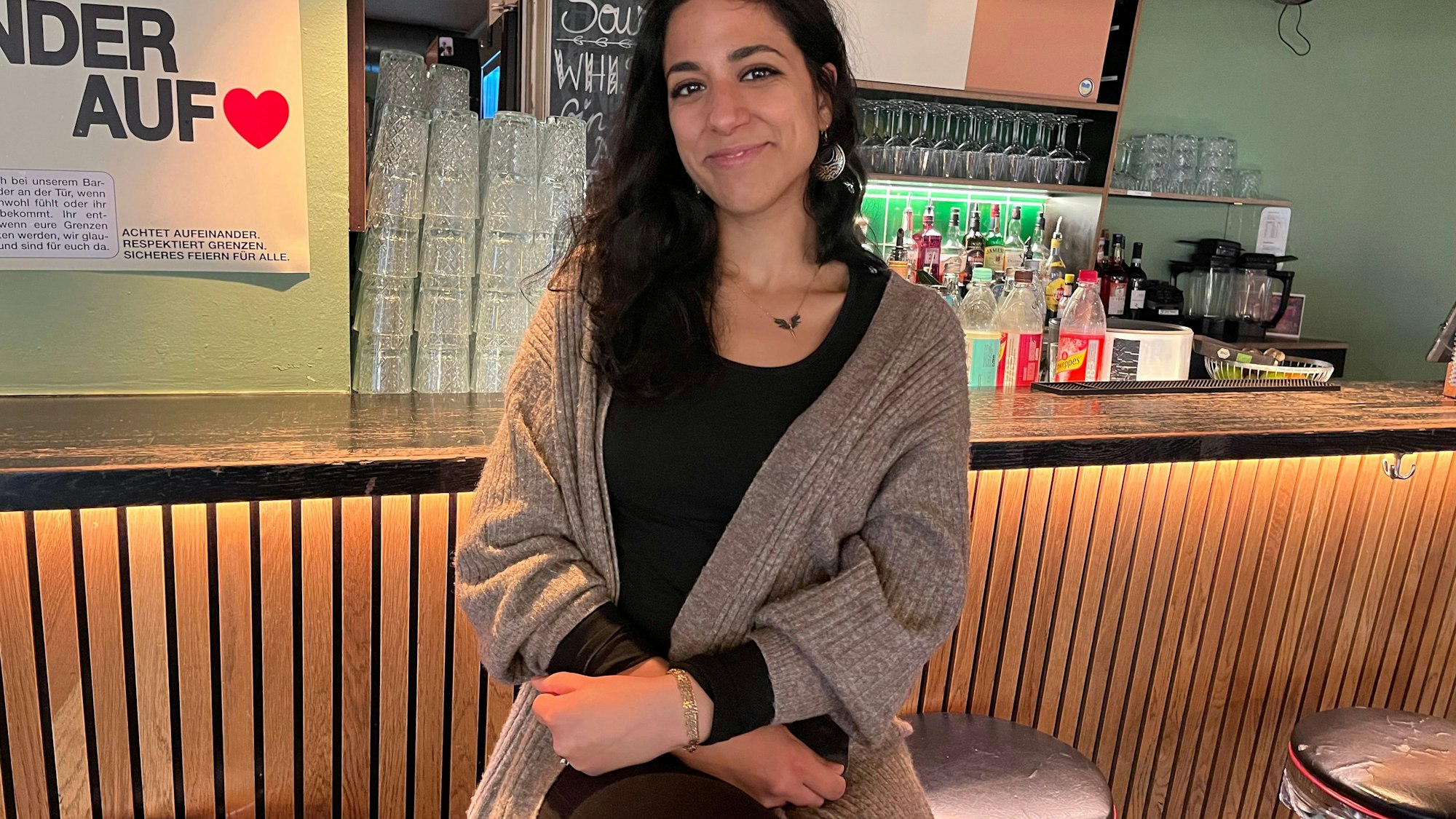 Journalistin und Moderatorin Nada Assaad aus Köln spricht in ihrer neuen Live-Talkshow mit Gästen über ihre Migrationsgeschichten.