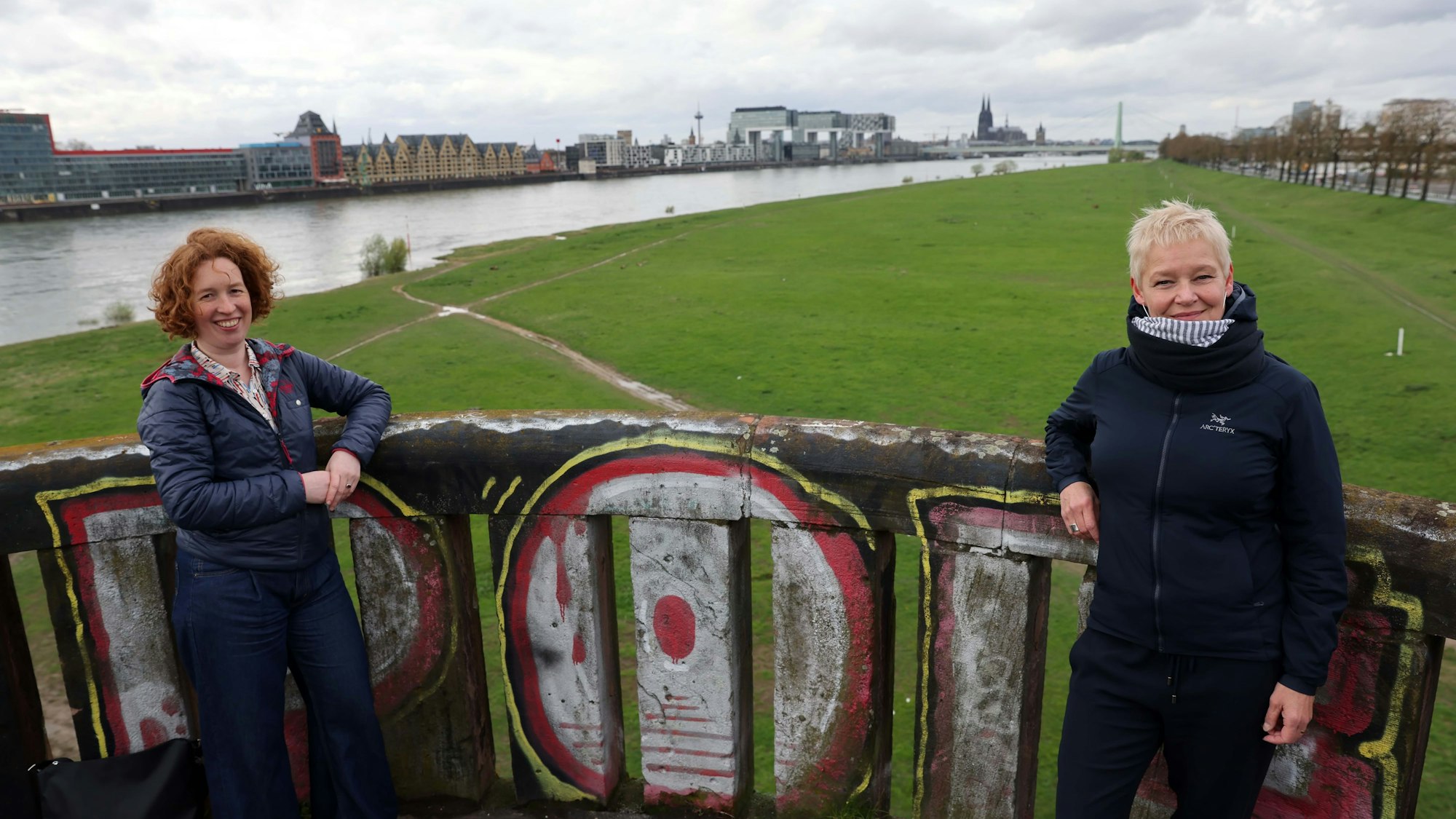 Lena-Maria Jung und Tanja Rinne-Knedel teilen ihre Begeisterung für das Stadtwandern.
