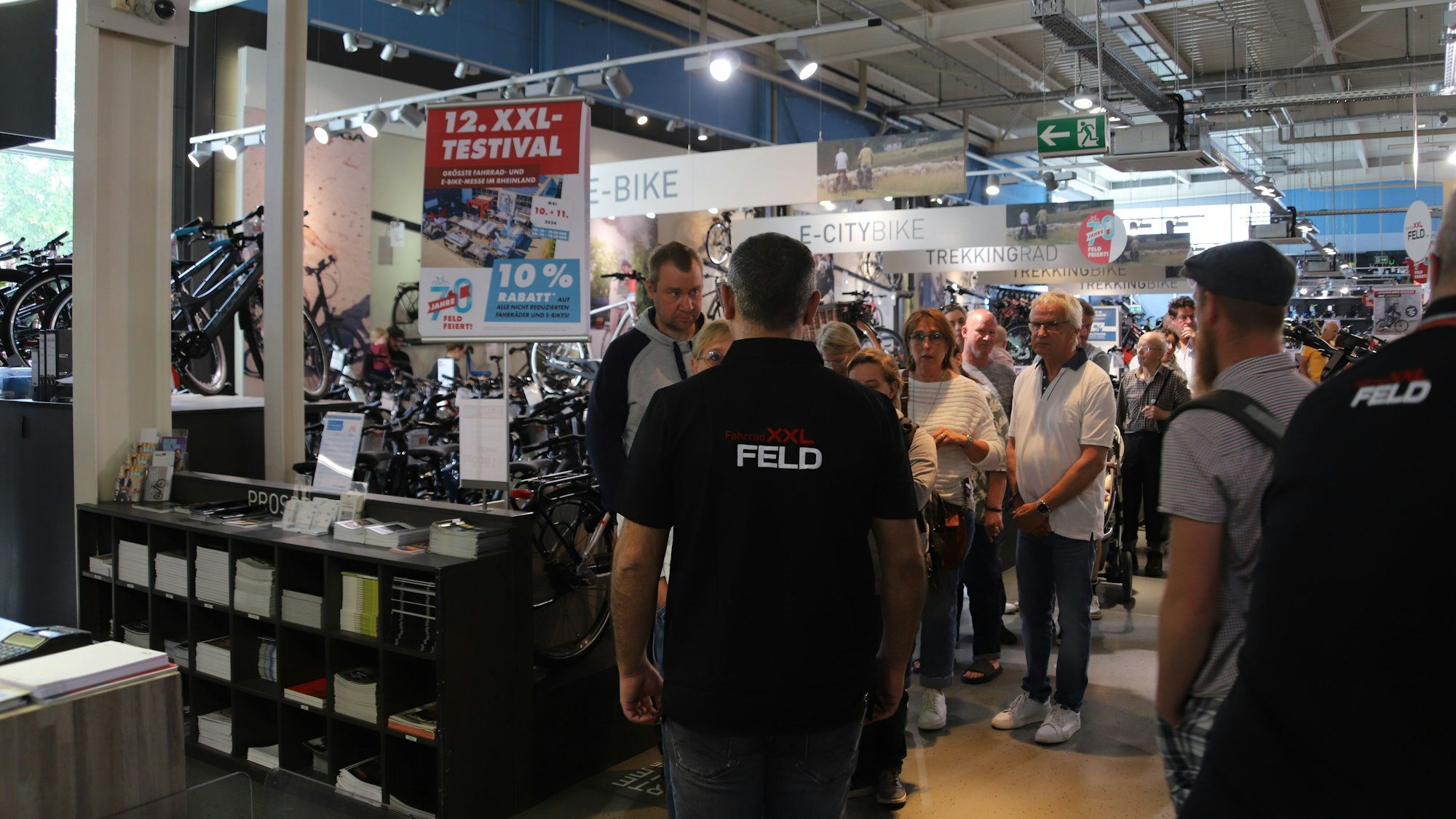 Vor den Beratungsständen bildeten sich lange Schlangen.