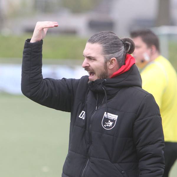 Troisdorfs Trainer Denis Schorn hat nur noch wenig Chancen auf den Aufstieg.
