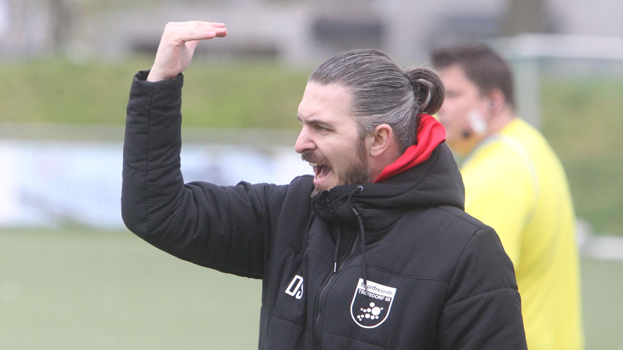 Troisdorfs Trainer Denis Schorn hat nur noch wenig Chancen auf den Aufstieg.