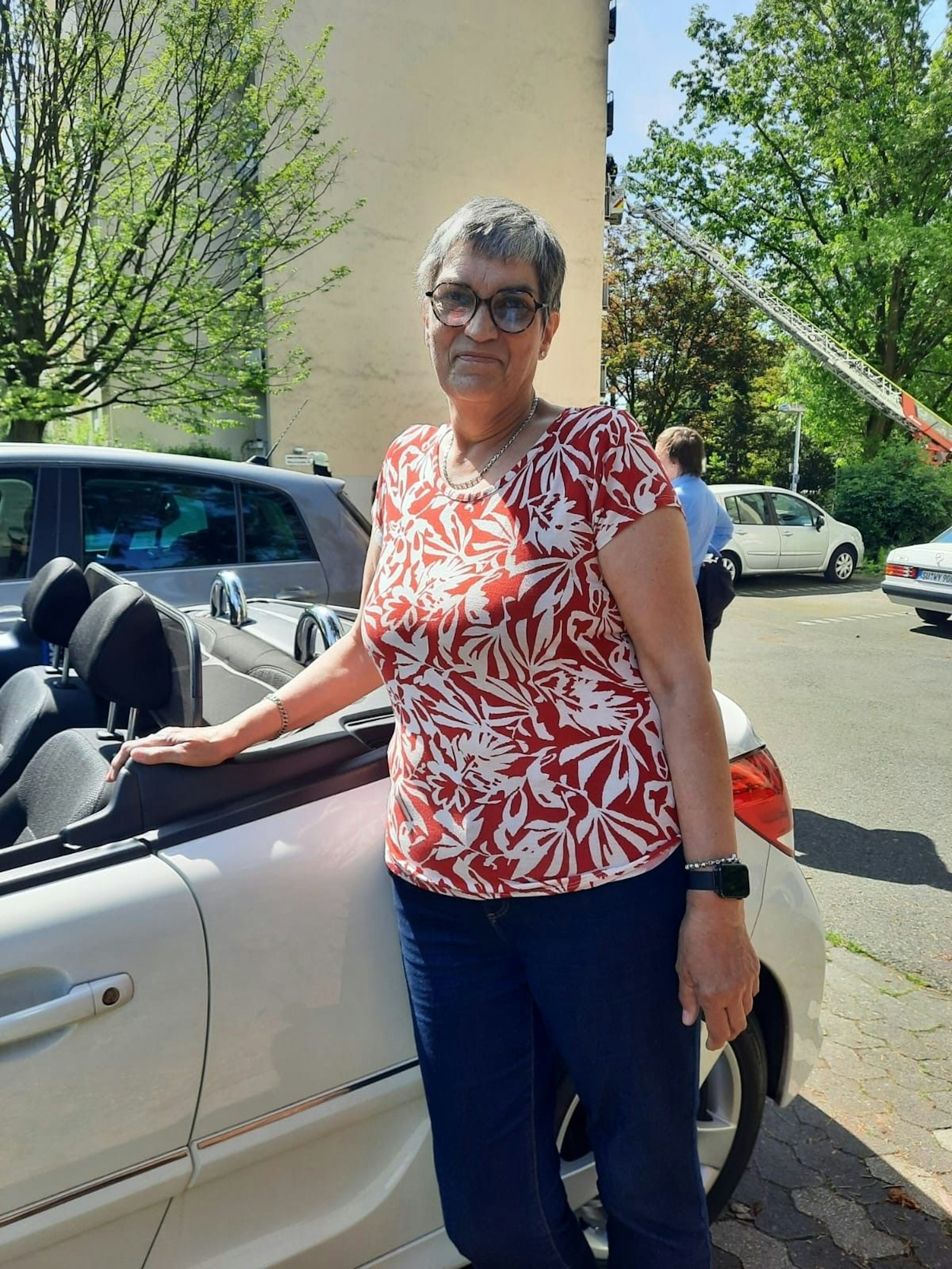 Lebensretterin Ute Wolter holte ihr Auto aus der Tiefgarage und warnte mit lautem Hupen die Mitbewohner.