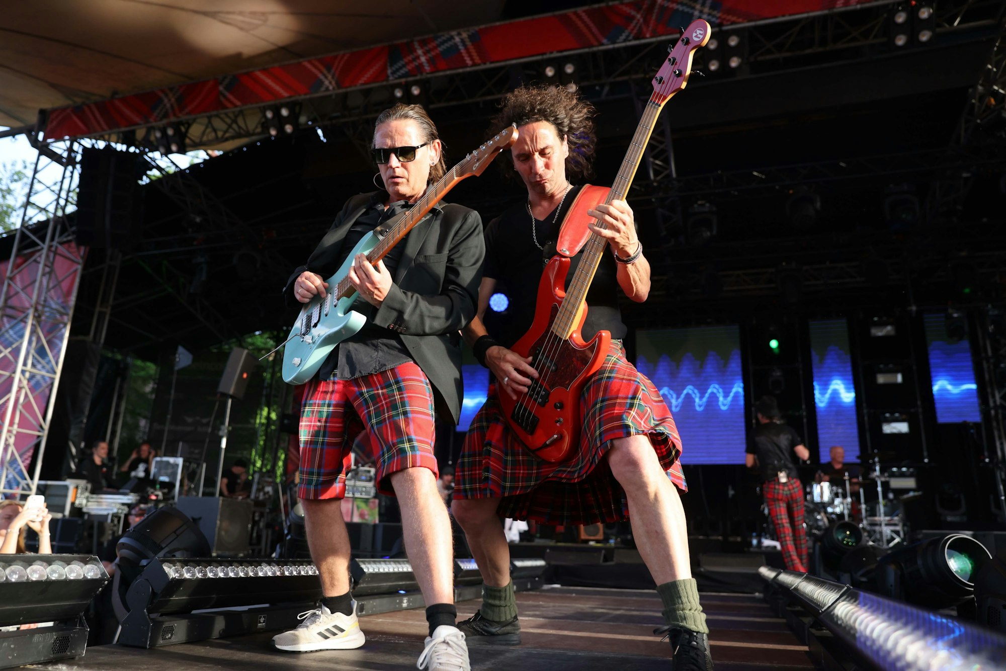 Harry Alfter und Stephan Brings auf der Bühne im Tanzbrunnen.