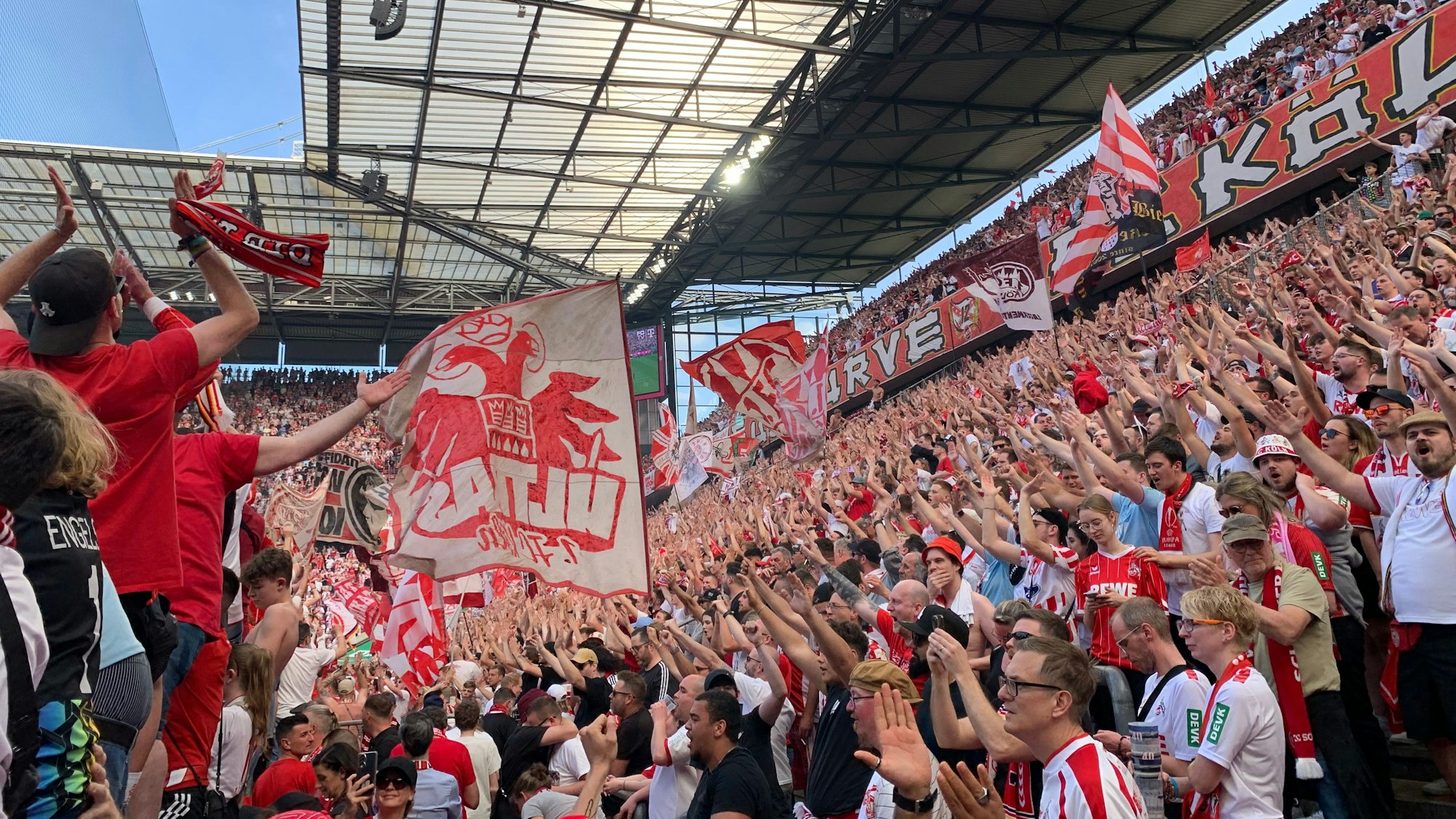 Die Südtribüne im Rheinenergie-Stadion.