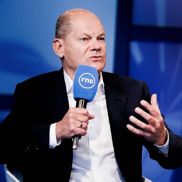 11.05.2024, Brandenburg, Potsdam: Bundeskanzler Olaf Scholz (SPD) spricht bei einer Talkrunde des RND Redaktionsnetzwerks Deutschland, und der Märkischen Allgemeinen Zeitung in der Orangerie der Biosphäre Potsdam. (zu dpa: «Kanzler will nicht bei Rentnern sparen») Foto: Carsten Koall/dpa +++ dpa-Bildfunk +++