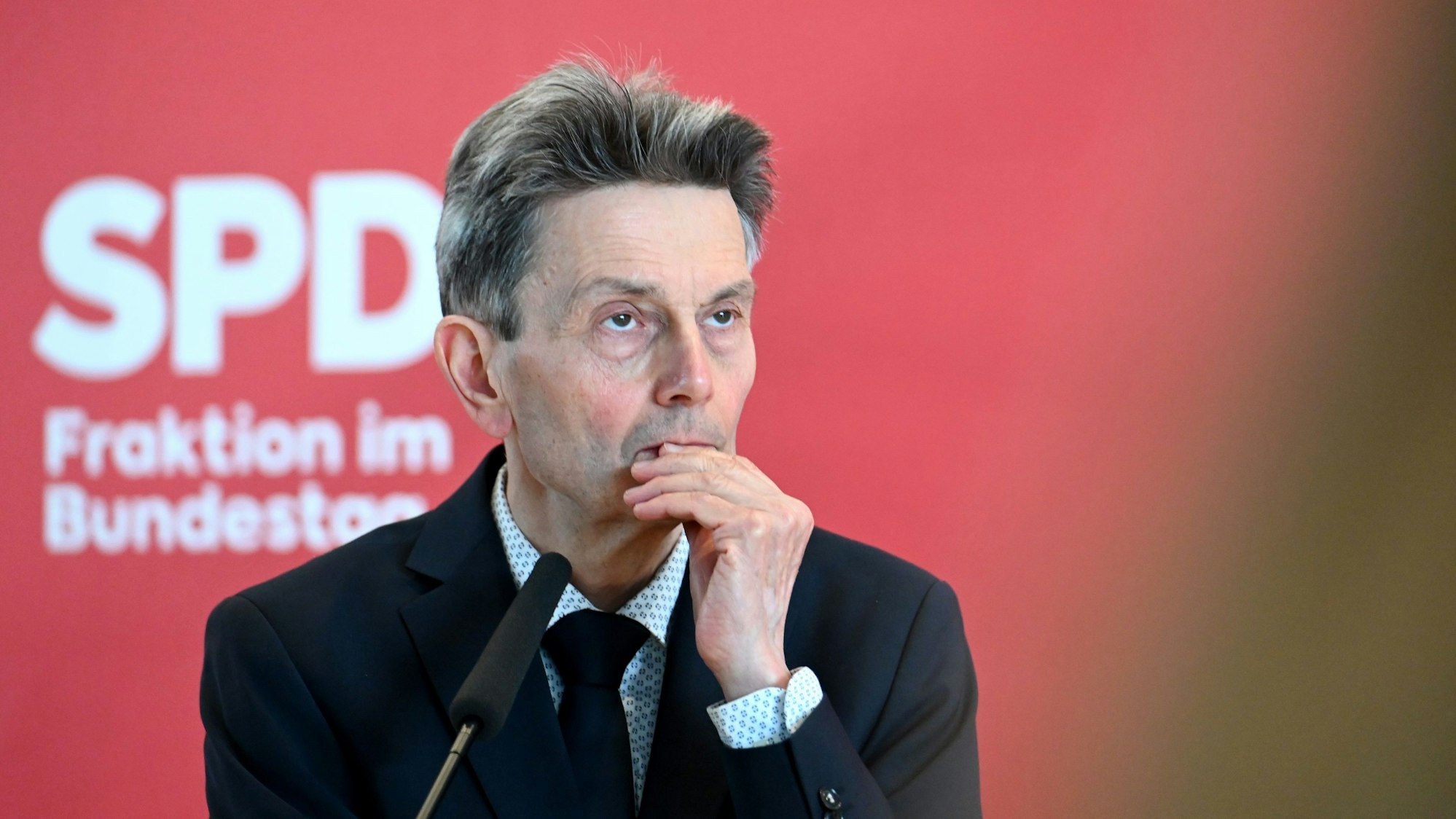 Der Kölner Politiker Rolf Mützenich ist Vorsitzender der SPD-Bundestagsfraktion. (Archivbild)