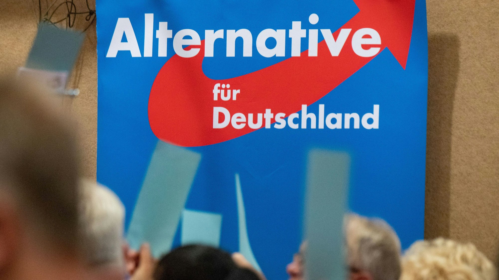 Wurden die AfD und die JA zu Recht als rechtsextremistischer Verdachtsfall eingestuft? Das soll nun das Oberverwaltungsgericht für das Land Nordrhein-Westfalen entscheiden.