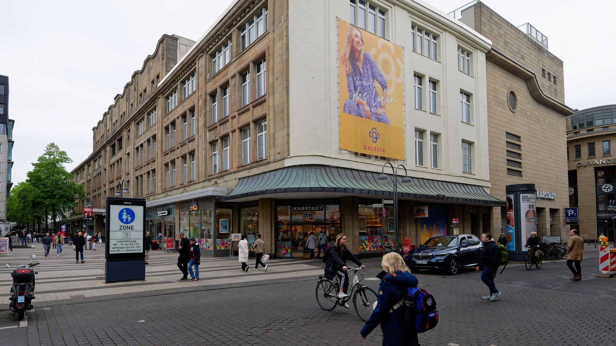 Von den Schließungsplänen betroffen: Karstadt-Filiale in der Breite Straße in Köln.