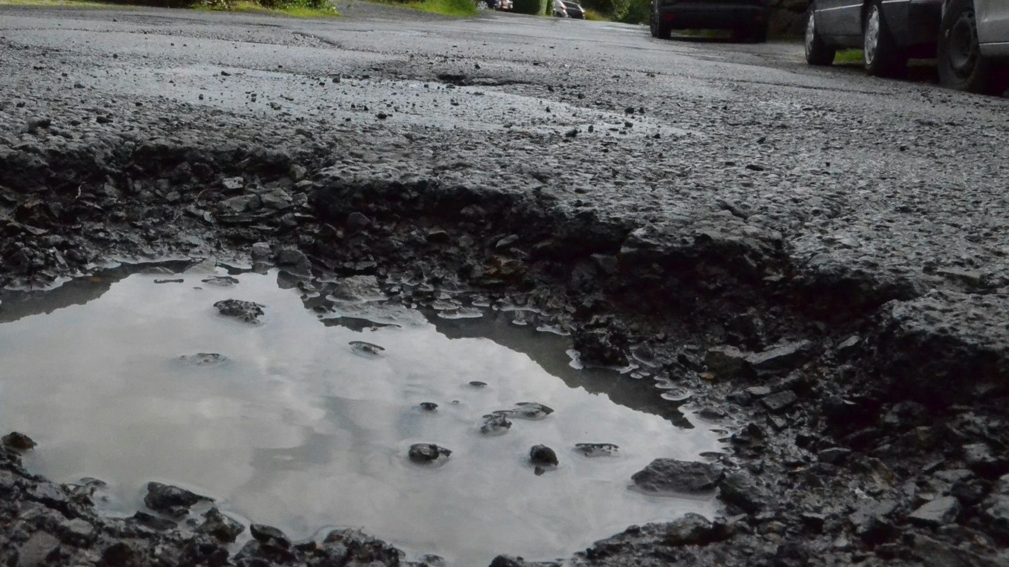 In der Rommerscheider Straße muss die Straßendecke erneuert werden.