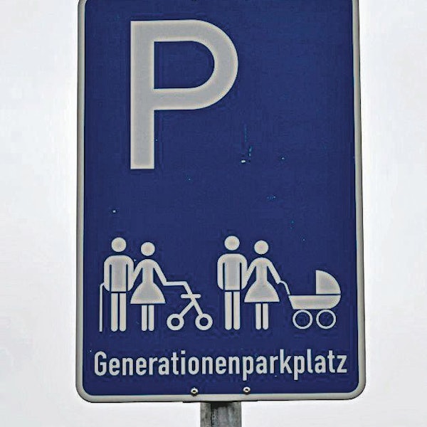 Das Foto zeigt den Generationenparkplatz am Kreishaus in Bergisch Gladbach.