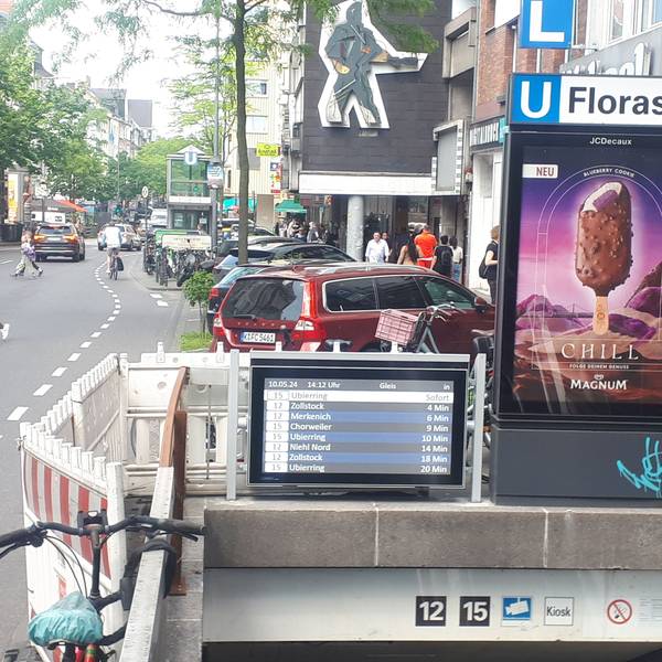 Blick auf den Ausgang der U-Bahn-Haltestelle Florastraße im Zentrum von Nippes. Foto von Bernd Schöneck