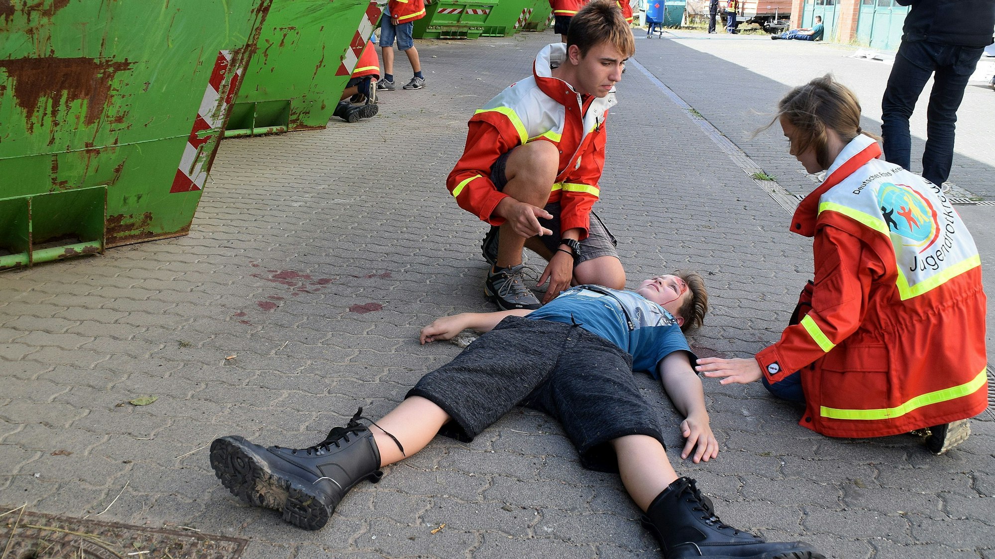 Fünf Jahre Jugend trifft auf Blaulicht. 24-Stunden-Übung in Bornheim auf dem Gelände des Stadtbetriebs.
