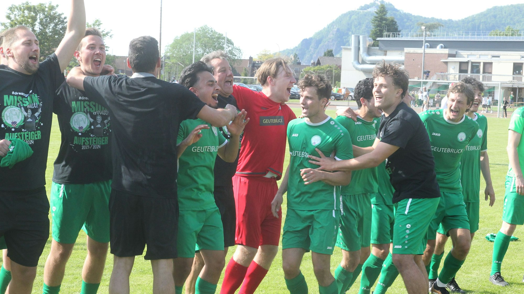 Jubel am Fuße des Drachenfels: Der FV Bad Honnef ist zurück in der Landesliga.