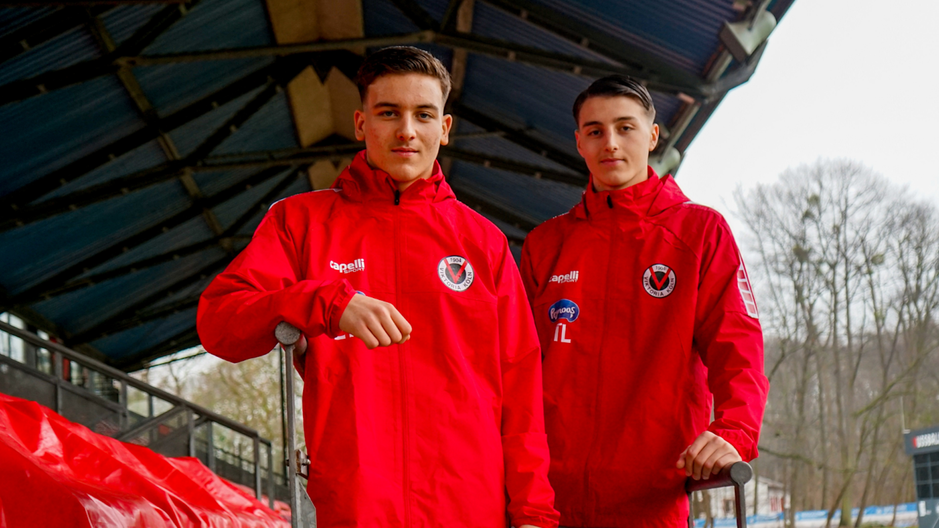 Der 1. FC Köln hat Said (l.) und Malek El Mala vom FC Viktoria unter Vertrag genommen.