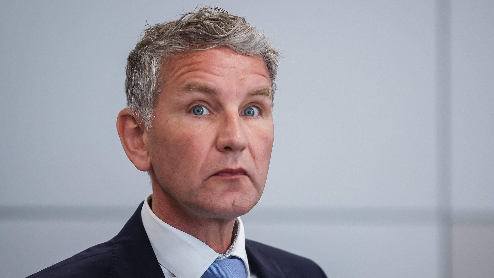 Björn Höcke, Vorsitzender der Thüringer AfD, bei seinem Prozess im Landgericht. Höcke wurde zu einer Geldstrafe verurteilt.